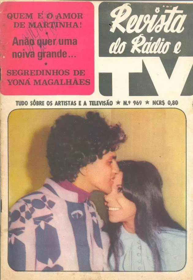 Revista Do Rádio - Número 969. Martinha e Caetano Veloso, dois ídolos da nova geração, cada qual com uma positiva mensagem musical. O ektachrome foi realizado especialmente para capa desta edição.