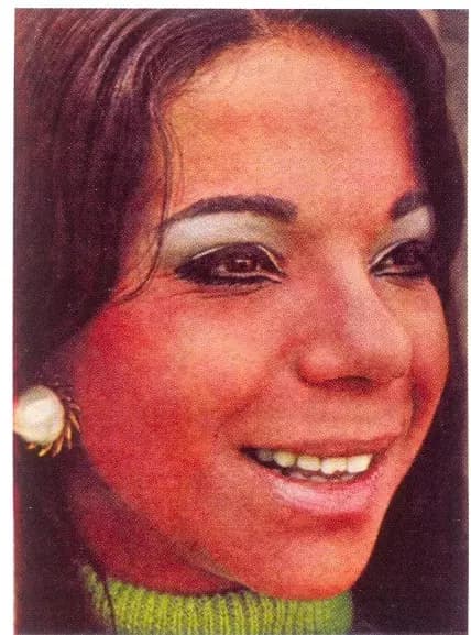 Revista Intervalo Nº 252. "Eu Te Amo Mesmo Assim" Sucesso Que Quebrou Um Tabu De Anos. Nenhuma Cantora Conseguiu Alcançar O Primeiro Lugar Nas Paradas De Sucessos Com Uma Música De Sua Autoria. Martinha Conseguiu. Pág.. 18 e 19