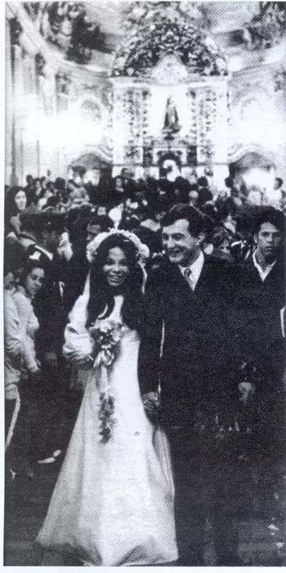 Revista Intervalo Nº 411. Foi Assim O Casamento Do "Queijinho De Minas". Cordão De Segurança Para Martinha Dar O Sim. Antes De Entrar Na Igreja, Aconteceu Uma Chuva De Pétalas De Rosas. Pág. 23, 24 e 25
