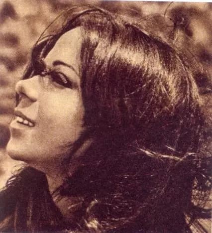 Revista Noturno Nº 97. Martinha - Um Assunto Pra Candinha. Ela Já Estudou História Da Música E Piano. Aluna Barra Limpa! Pág. 12 e 13