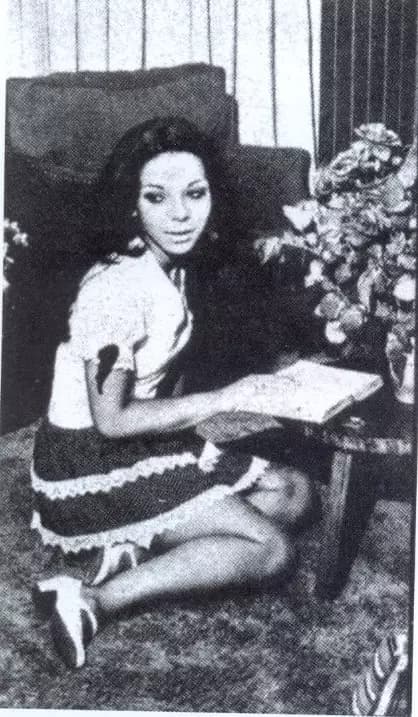 Revista Romântica Nº 95. De Onde Vem A Inspiração De Martinha. Martinha É Considerada Uma Das Melhores Compositoras De Música Jovem, Com Os Devidos Méritos. Primeiro Porque Manteve Sua Linha Melódica, Nunca Partindo Para Qualquer Tipo De Apelações. Segundo Porque É Uma Verdadeira Distribuidora De Sucessos A Outros Cantores. Pág. 8, 9 e 10